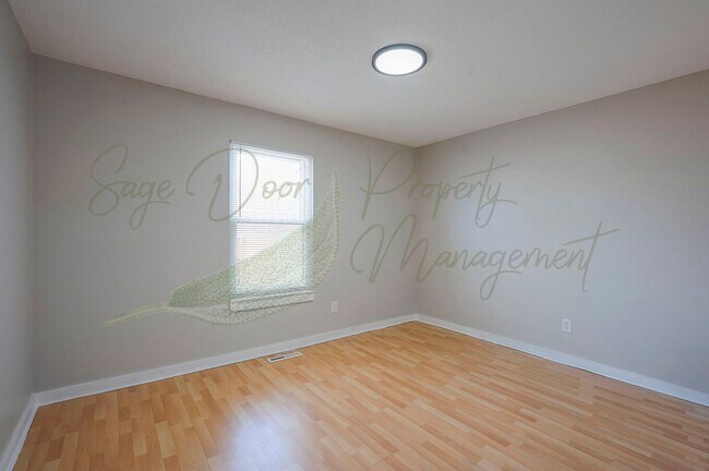 Building Photo - CHARMING TOWNHOME IN LEES SUMMIT!!