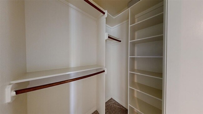 Building Photo - 102 Richards St