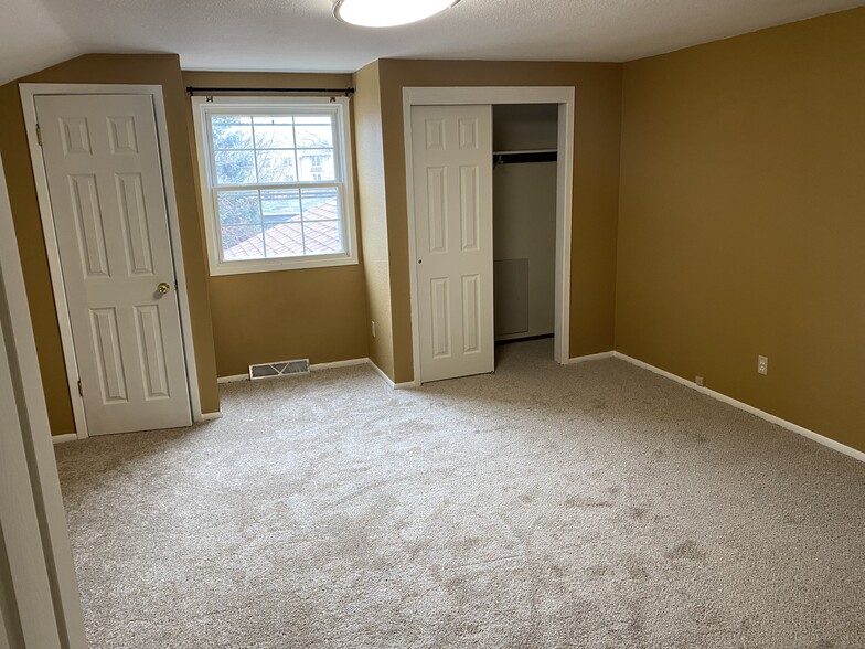 MEGA-SIZED BEDROOM ON SECOND FLOOR 2 CLOSETS - 2909 Sussex Ln