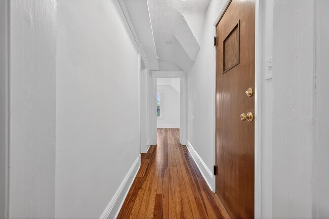 Building Photo - 42 Duer Pl