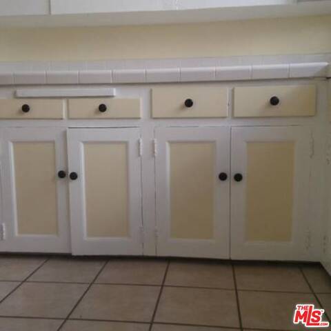 Building Photo - 329 N Heliotrope Dr