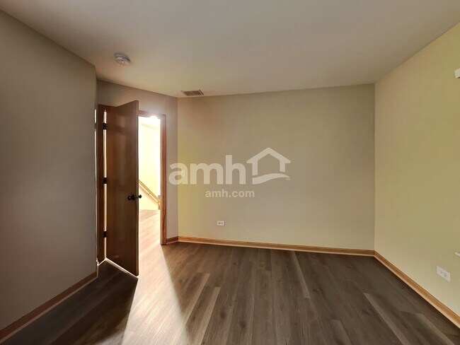 Building Photo - 20863 Brentwood Ct