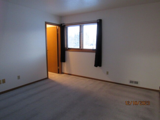 Building Photo - 936 Chena Pump Rd