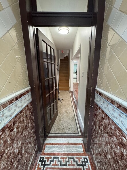 Building Photo - 2422 Brown St