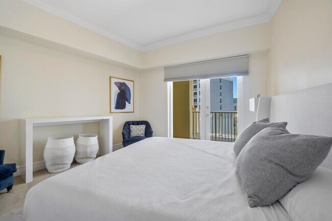 Building Photo - 201 S Narcissus Ave