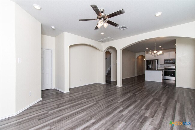 Building Photo - 303 Danielle Dr