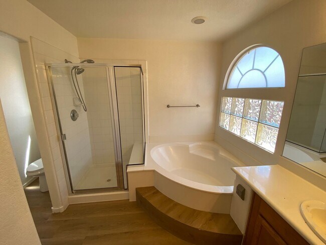 Building Photo - Great 4 bed/2.5 bath home located in the Southern area