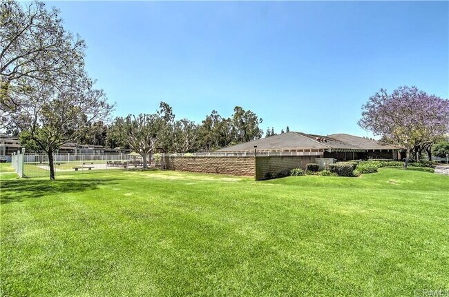 Building Photo - Modern 3 Bed / 2 Bath Turnkey Home with Exceptional Amenities!