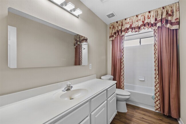 Building Photo - 2018 Waverly Glend Dr