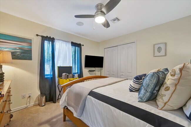 Building Photo - 19 Hoffer St