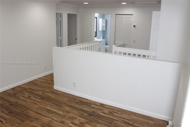 Building Photo - 947 Nandina Dr