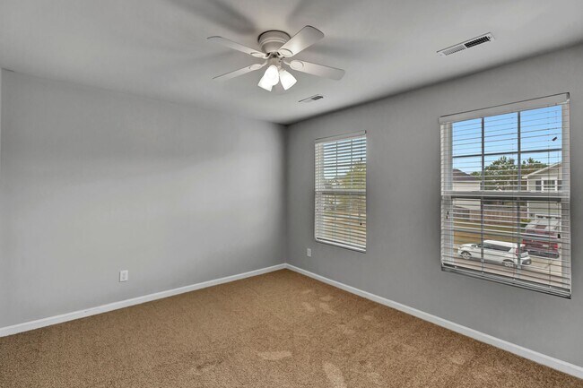 Building Photo - Spacious 3 Bedroom home in Mckwen!