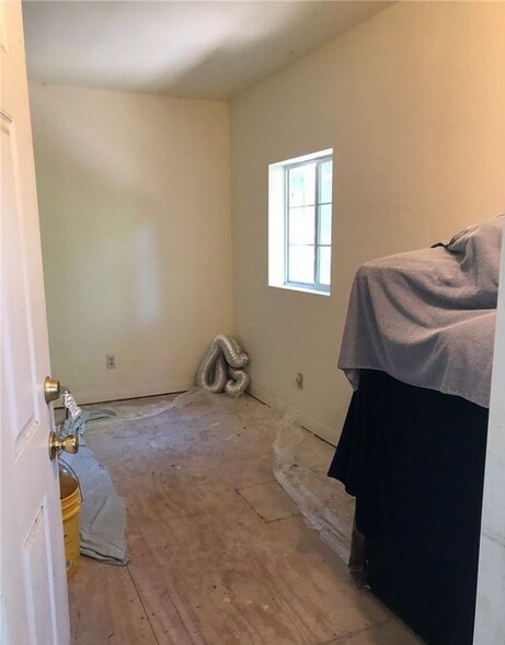 Building Photo - 976 Berne Dr