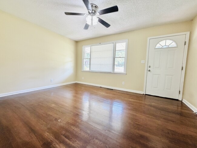 Building Photo - 400 S Highland Forest Dr