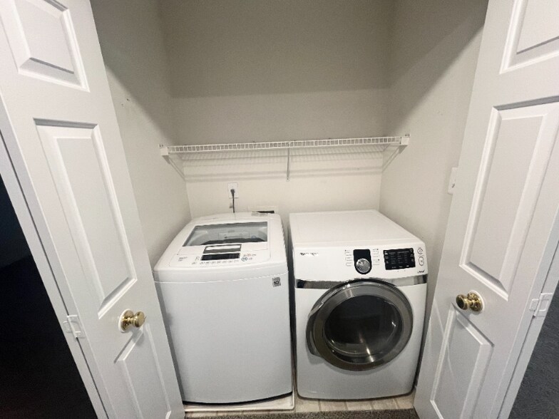 Building Photo - 473 Dandelion Ln