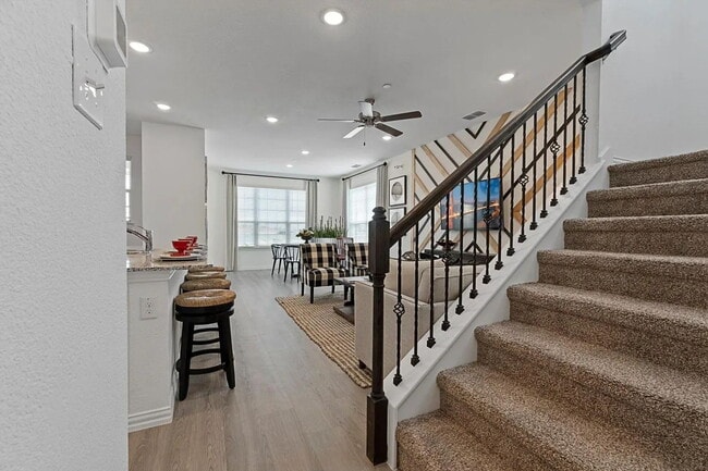 Building Photo - Ready to lease 3 Beds, 2.5 baths Townhome in the Community of Cloverleaf Crossing in Mesquite, TX.