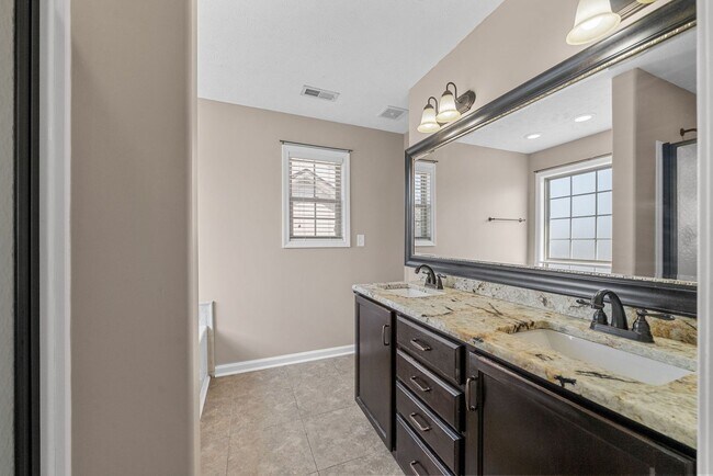 Building Photo - Four Bedroom with Pool in Fields of Northm...
