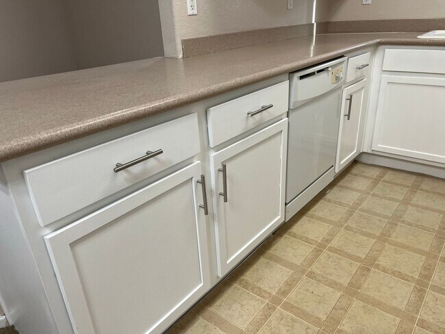 Building Photo - Henderson - 2 bedroom condo