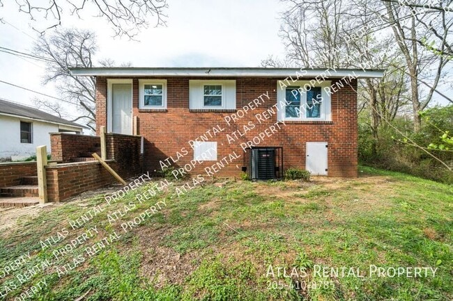 Building Photo - 1647 Cherry Ave