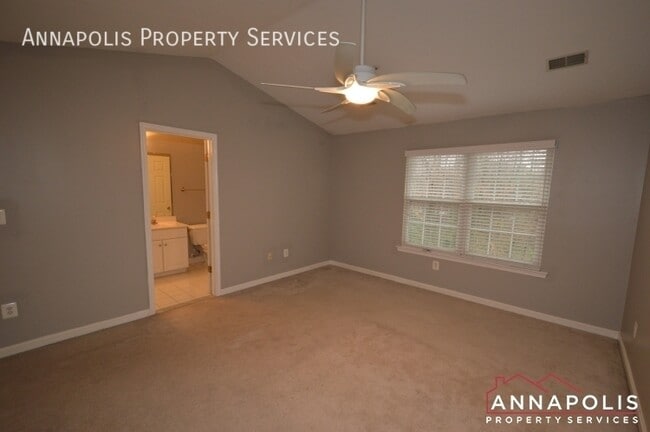 Building Photo - 546 Francis Nicholson Way