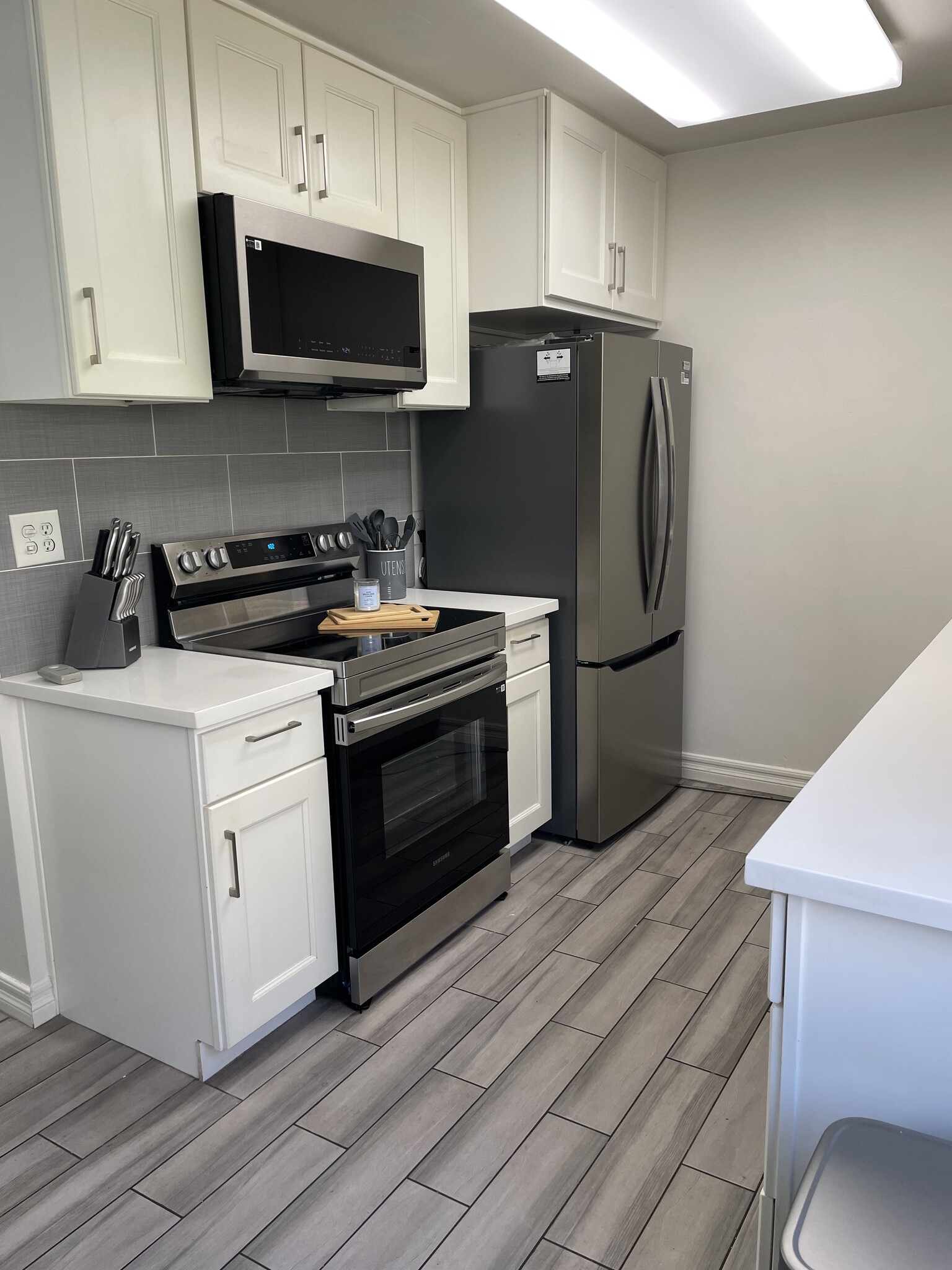 Kitchen - 8650 Belford Ave
