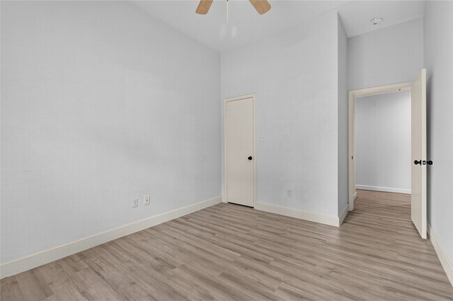 Building Photo - 7206 Glen Rosa Dr