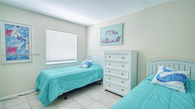 Building Photo - 2900 Banyan St