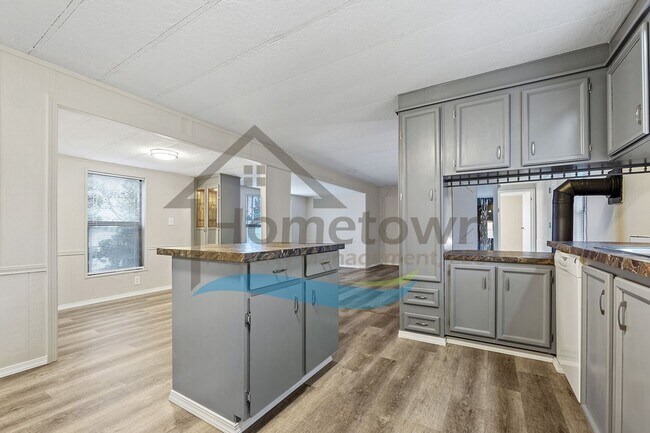 Building Photo - 2-Bedroom 2-Bathroom Home with Off-Street Parking Available in Coeur d’Alene!