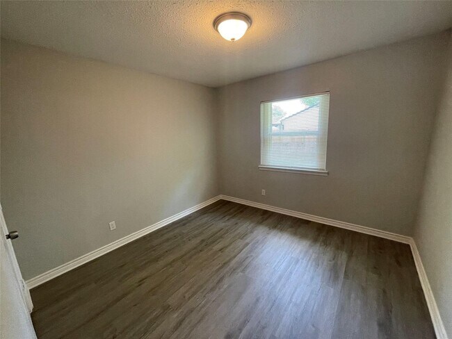 Building Photo - 3 BR/2.5BA | Newly Renovated Single Family Home | 1-Car Covered Parking | Gated backyard