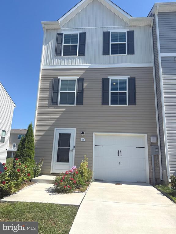 Building Photo - 35 Thrower Rd