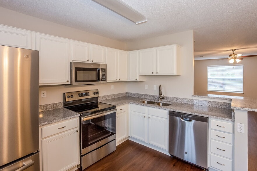 Building Photo - 7094 Mirage Ln