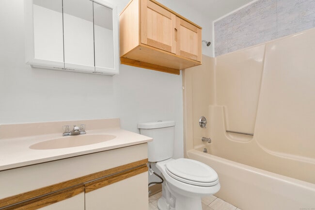 Building Photo - 233 Derby Ave