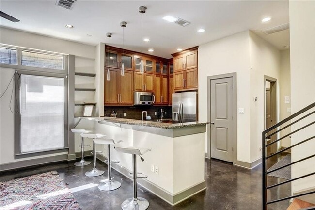 Building Photo - 602 W N Loop Blvd