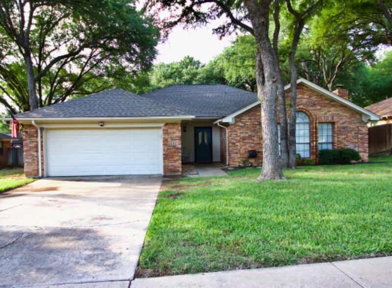 Primary Photo - 320 Heneretta Dr