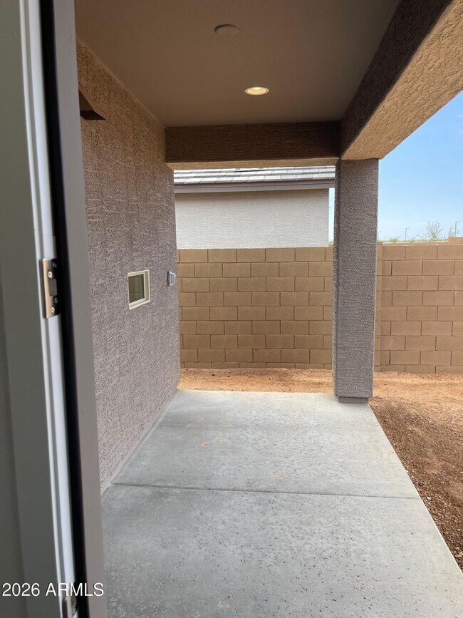 Building Photo - 16424 W Questa Dr