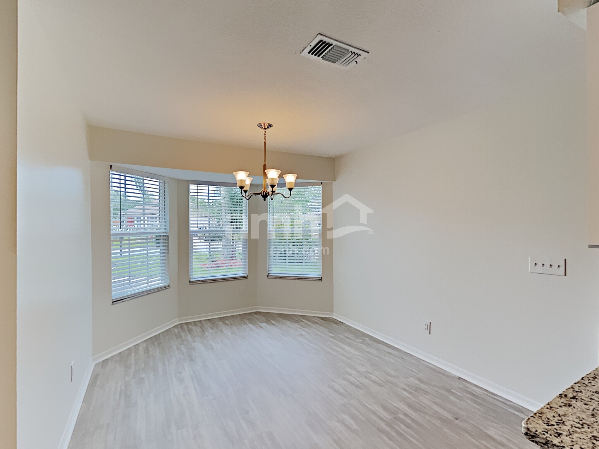 Building Photo - 1694 Ashwood Cir