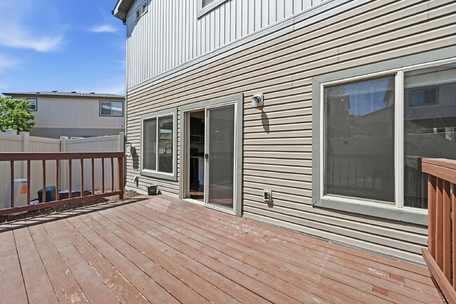 Building Photo - $2,245.95, 2 bed, 2.5 bath located in Denver with a fenced yard.