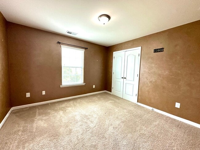 Building Photo - 8019 Kelburn Ln