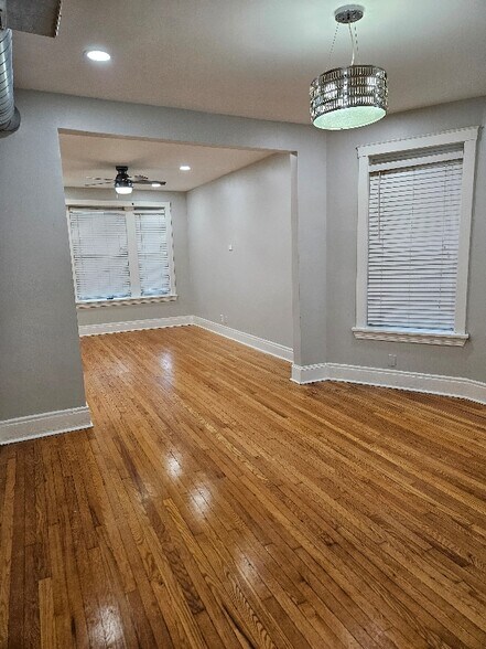 Building Photo - 6732 S Prairie Ave