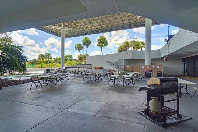 Building Photo - 6901 Environ Blvd