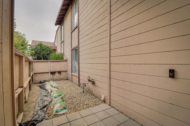 Building Photo - 5400 Dunsmuir Rd