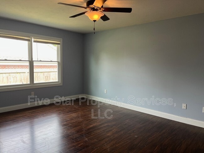 Building Photo - 1203 Hawthorn Ct