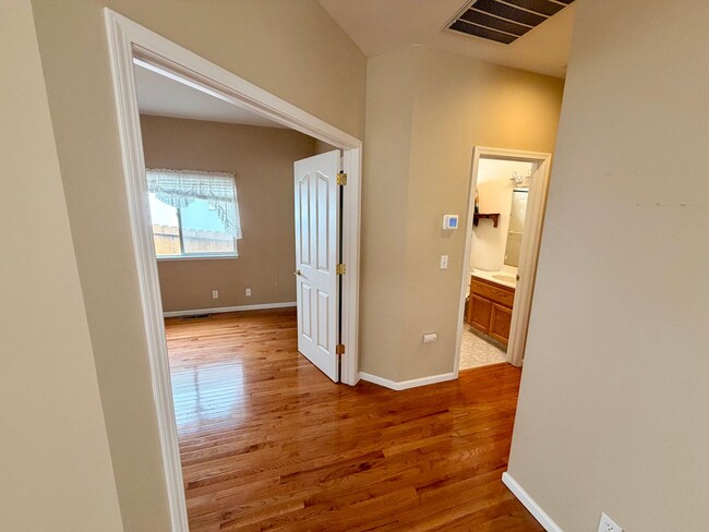 Building Photo - Beautiful 2 Bedroom 2 Bathroom House in Morgan Ranch