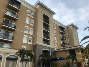 Building Photo - Annual Furnished Rental in Broadway Promen...