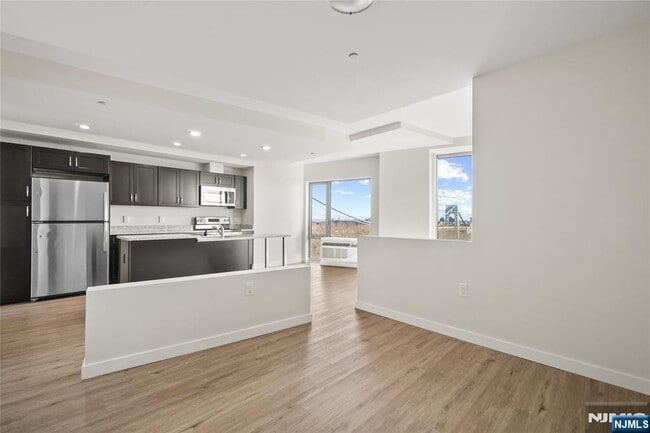 Building Photo - 69 Main St