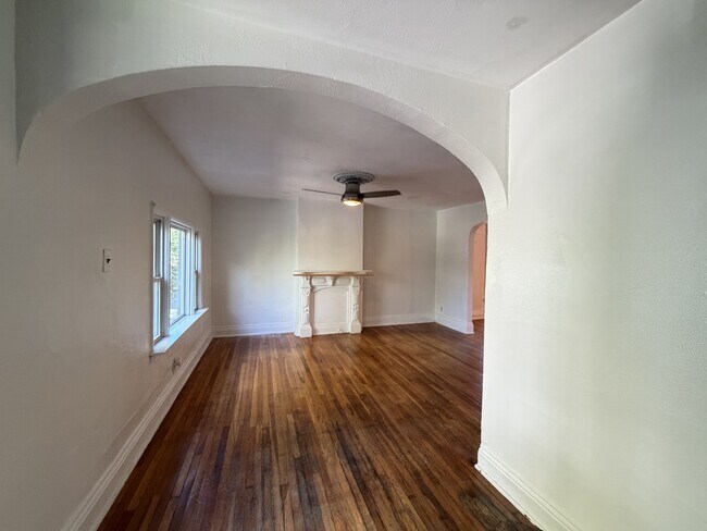 Building Photo - 364 Fargo Ave
