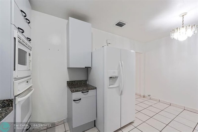 Building Photo - 1075 NW 133rd St