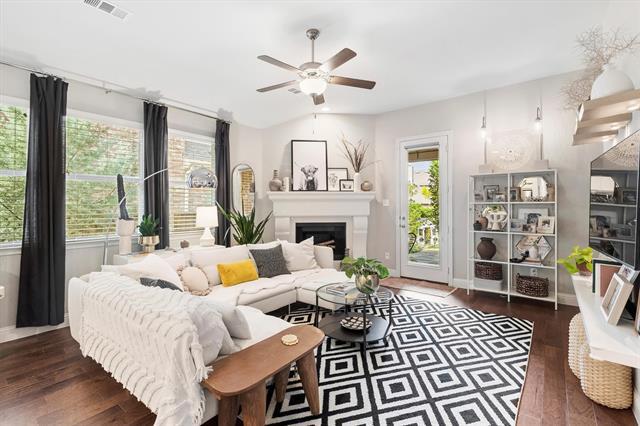 Building Photo - 4520 Del Rey Ave