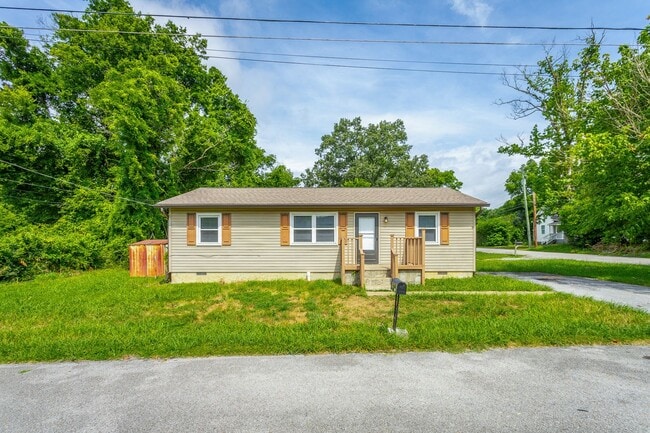 Building Photo - Charming home now available for rent in Ch...