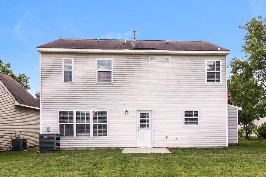 Building Photo - 10126 Green Hedge Ave
